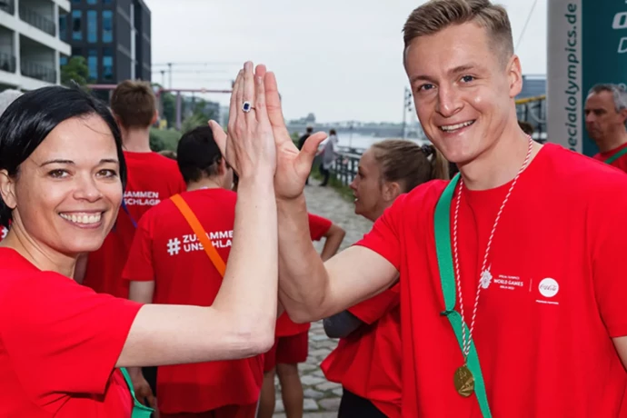 Felix Kroos, Coca Cola, guter Zweck, football, Fußball, Paralypics, Olympia, Hand in Hand, 360Media GmbH, Sports360 GmbH, #zusammenungeschlagen, special olympics, Kroos, Partnership, Partnerschaft
